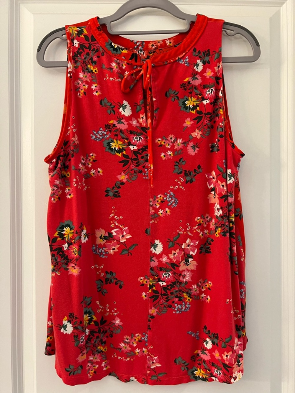 LOFT Women’s Red Floral Sleeveless Blouse - Like New - Picture 6 of 11